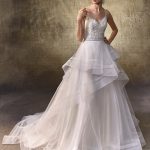 klasyczny dół sukni ślubnej