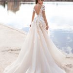 koronkowa brzoskwiniowa suknia slubna