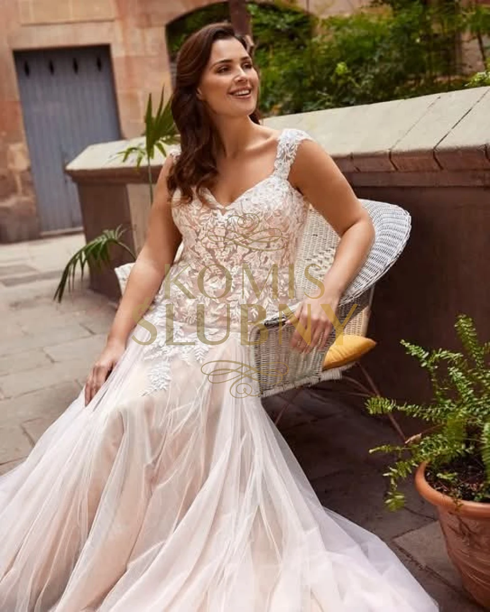 Suknia ślubna rybka plus size