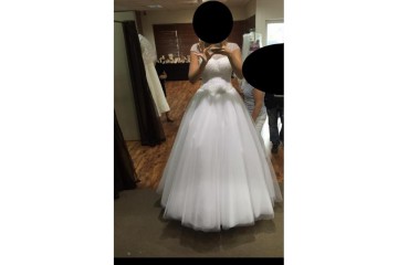 Suknia ślubna z kryształkami