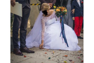 Przepiękna koronkowa suknia ślubna