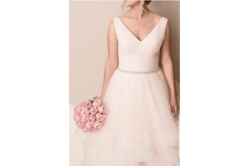 Suknia ślubna w kolorze pudrowego różu