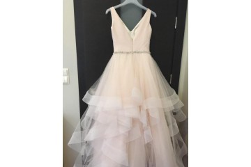 Suknia ślubna w kolorze pudrowego różu