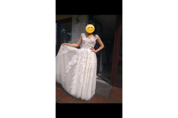 Piękna suknia ślubna w kolorze prosecco