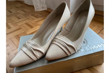 Nowe, klasyczne buty do ślubu. Kolor kość słoniowa. Rozmiar 39 cm.