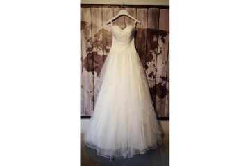 Przepiękna suknia ślubna z koronkowo-gorestową górą i rozłorzystym dołem
