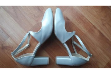 buty ślubne perłowe nosek migdałowy obcas 8 cm, zapinane, rozmiar 39