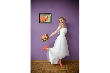 Biała asymetryczna suknia ślubna z krótszym przodem i koronkowym gorsetem rozmiar XS/S
