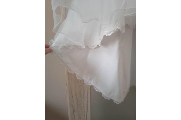Biała asymetryczna suknia ślubna z krótszym przodem i koronkowym gorsetem rozmiar XS/S