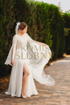Lekka, zwiewna suknia ślubna 