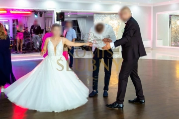 Suknia ślubna z welonem