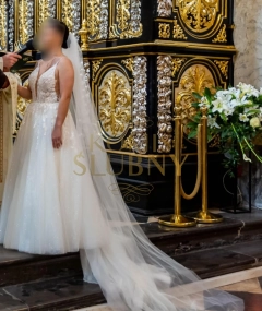 Suknia ślubna z welonem