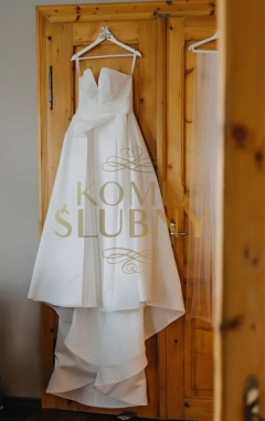 Suknia ślubna z trenem Anna Sposa