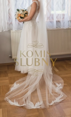 Suknia ślubna wraz z dopasowanym welonem