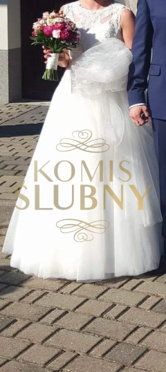 Suknia ślubna, kolor Ecru, pięknie zdobiona, ręcznie wyszywana, rozmiar 36/38