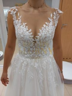 Suknia ślubna typu księżniczka – mały rozmiar i wzrost + welon gratis