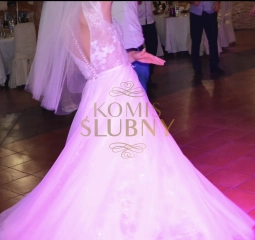 Suknia ślubna „Adel” – Madonna, Warszawa  Sprzedam suknię ślubną model Adel, zakupioną w salonie Madonna w Warszawie w 2018 roku. Suknia była noszona 