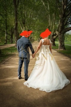 Suknia ślubna z trenem 