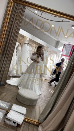 Elegancka suknia ślubna w stylu księżniczki