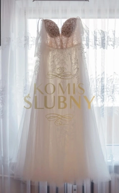 Śmietankowy suknia ślubna