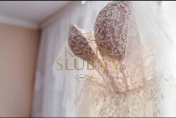 Śmietankowy suknia ślubna