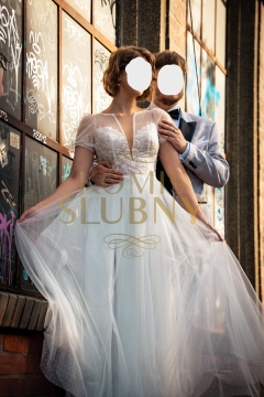 Suknia ślubna w kropeczki