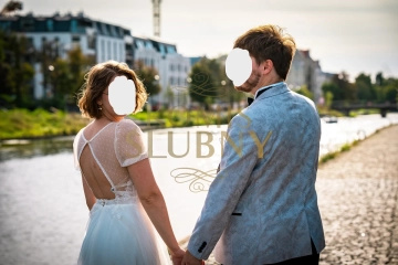 Suknia ślubna w kropeczki