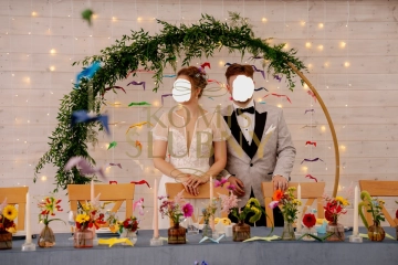 Suknia ślubna w kropeczki