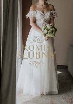 Suknia ślubna z koronką 