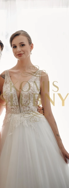 Suknia ślubna literka A