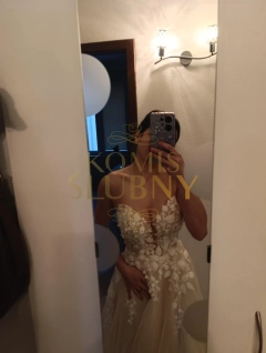 Suknia ślubna o kroju A