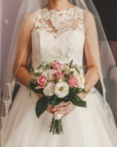 suknię ślubną marki White One Barcelona, model Jill 