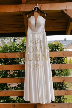 suknia ślubna z welonem