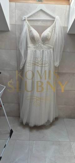 Przepieknq suknia ślubna ubrana tylko do przymiarek 