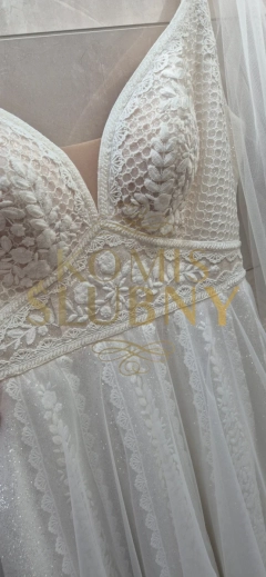 Przepieknq suknia ślubna ubrana tylko do przymiarek 