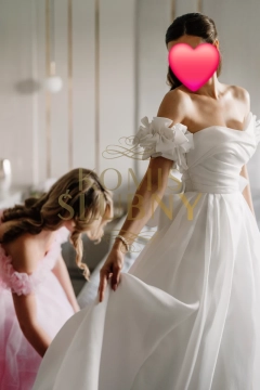 Sprzedam wyjątkową suknię ślubną z salonu Madonna w Łodzi, model Avery. Suknia była założona tylko raz. Jest po profesjonalnym czyszczeniu i naprawach