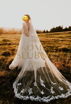 Suknia ślubna z welonem 