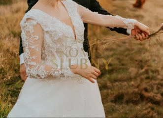 Suknia ślubna z welonem 