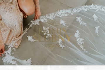 Suknia ślubna z welonem 