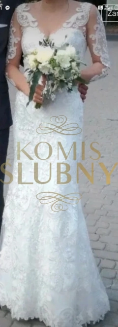Dopasowana suknia ślubna 