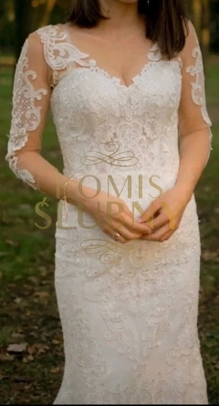 Dopasowana suknia ślubna 