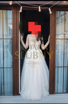 Suknia ślubna z trenem